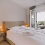 Exclusive Garden With View & Pool 아파트 무쏘