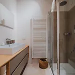 Exclusive Garden With View & Pool 무쏘