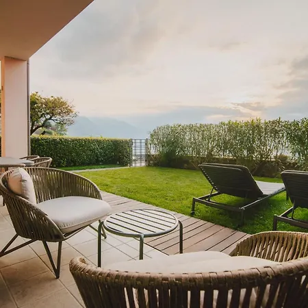 Exclusive Garden With View & Pool Apartment