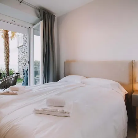 Exclusive Garden With View & Pool