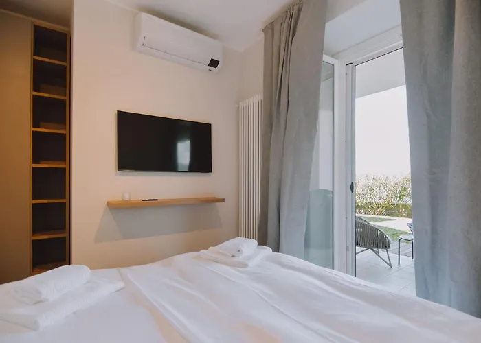 Exclusive Garden With View & Pool 公寓