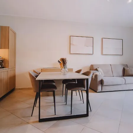 Exclusive Garden With View & Pool Apartment