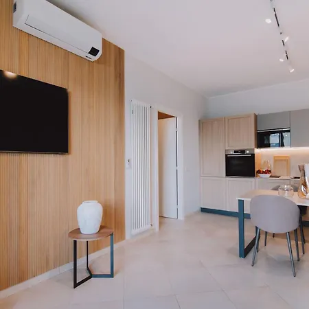 Exclusive Garden With View & Pool Lägenhet *